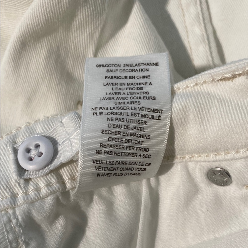 Levi's White Denim Bermuda Shorts Relaxed Fit - Picture 5 of 13